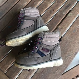 OshKosh Hiking boots size 5